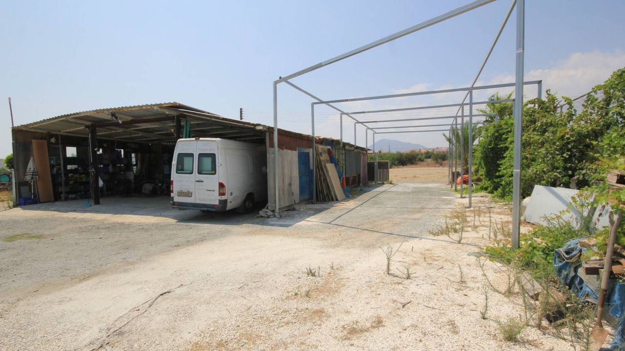 Land in Larnaca, Cyprus, 551 sq.m - picture 1