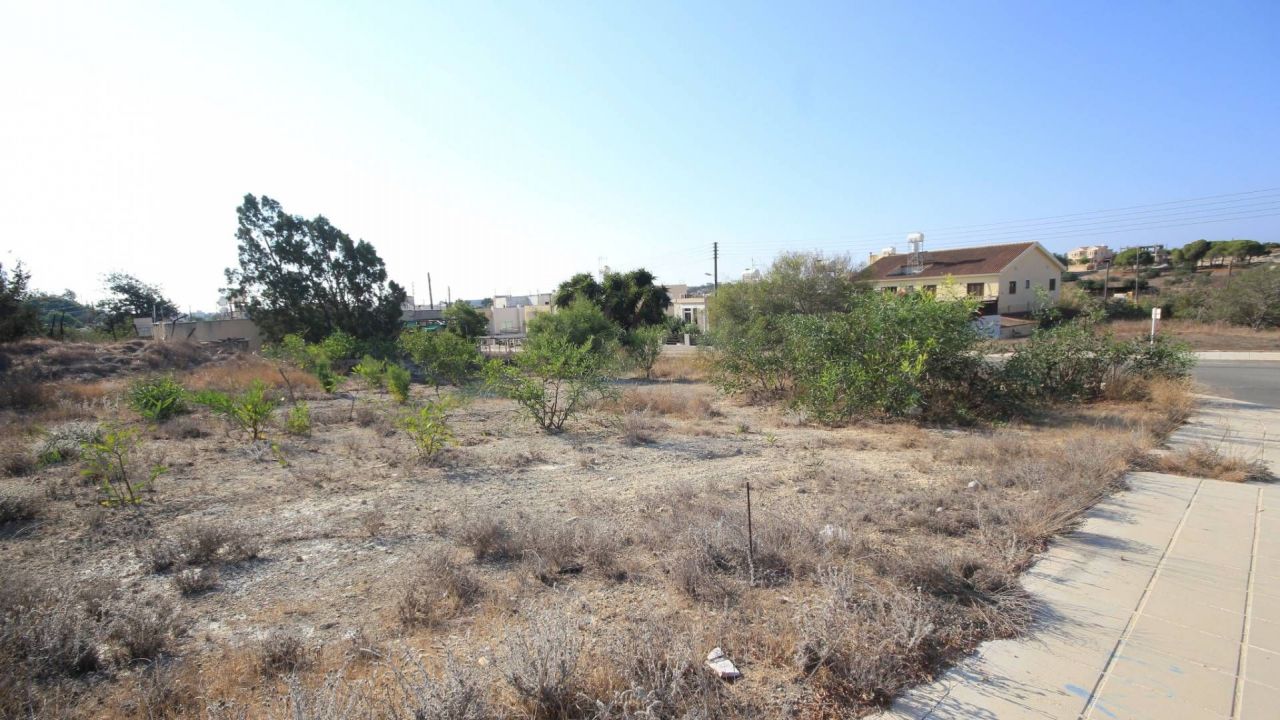 Grundstück in Larnaka, Zypern, 437 m2 - Foto 1