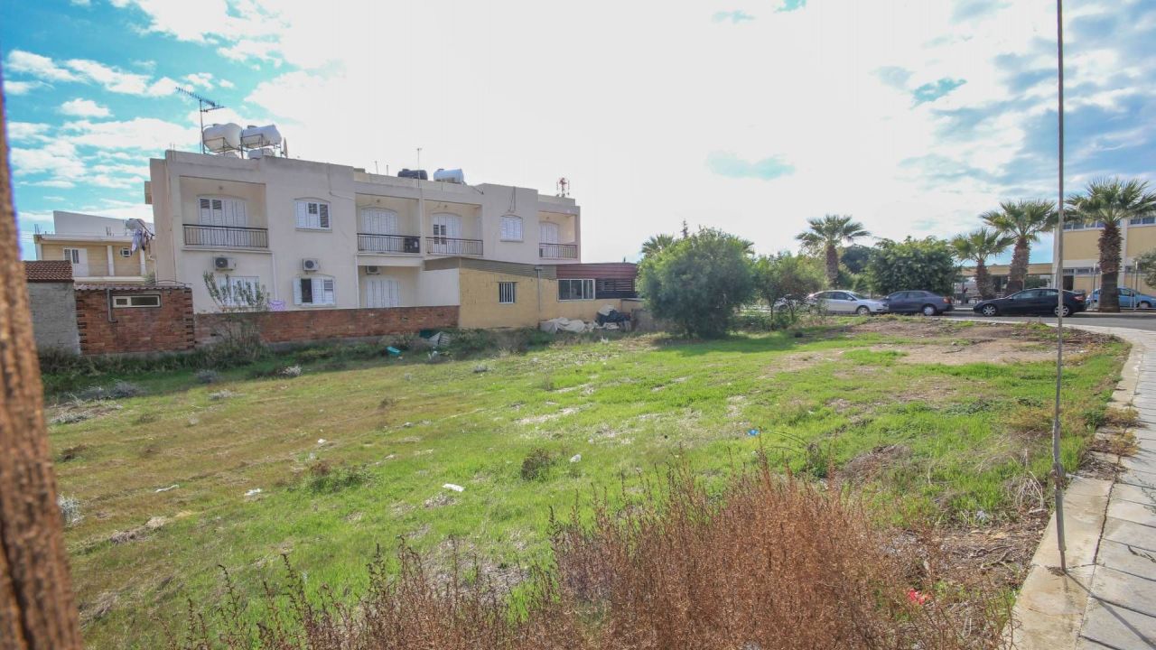 Grundstück in Larnaka, Zypern, 548 m2 - Foto 1