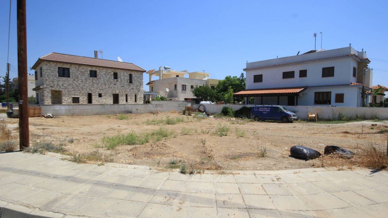 Grundstück in Larnaka, Zypern, 583 m2 - Foto 1