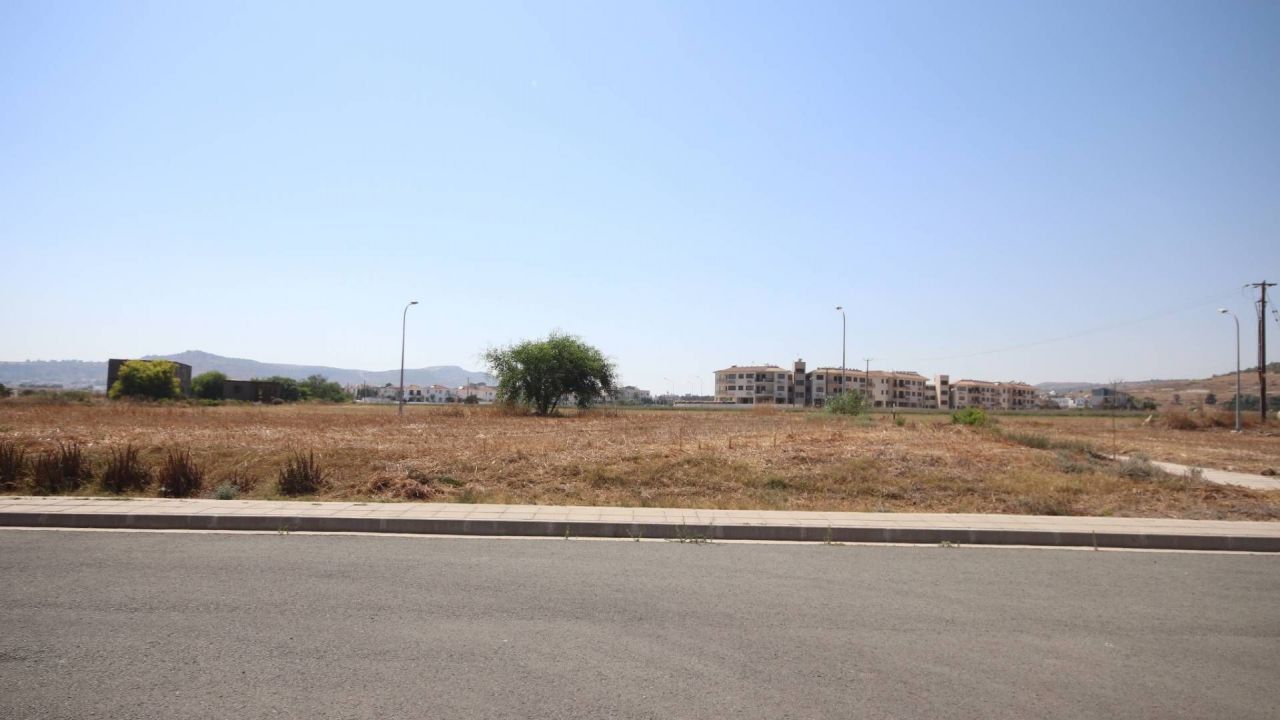 Land in Larnaca, Cyprus, 661 sq.m - picture 1