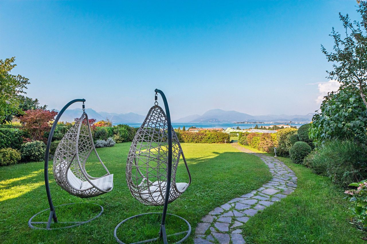 Apartment on Lake Garda, Italy, 240 sq.m - picture 1