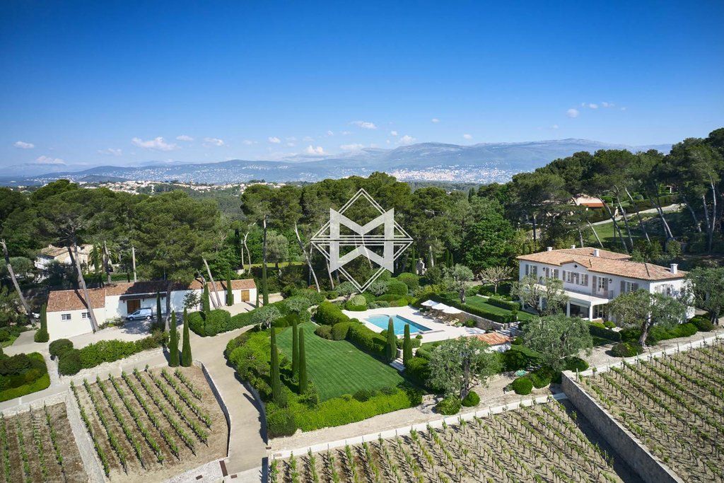 House in Mougins, France, 700 sq.m - picture 1