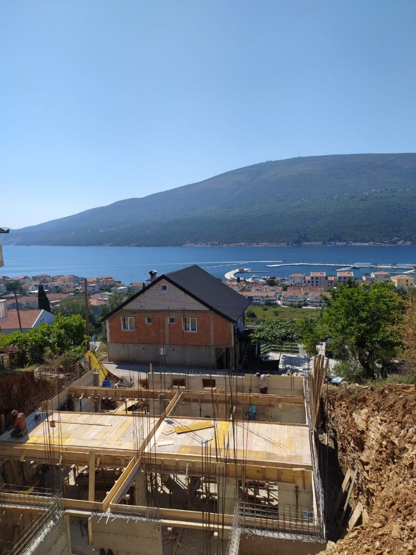 Haus in Herceg-Novi, Montenegro, 350 m2 - Foto 1