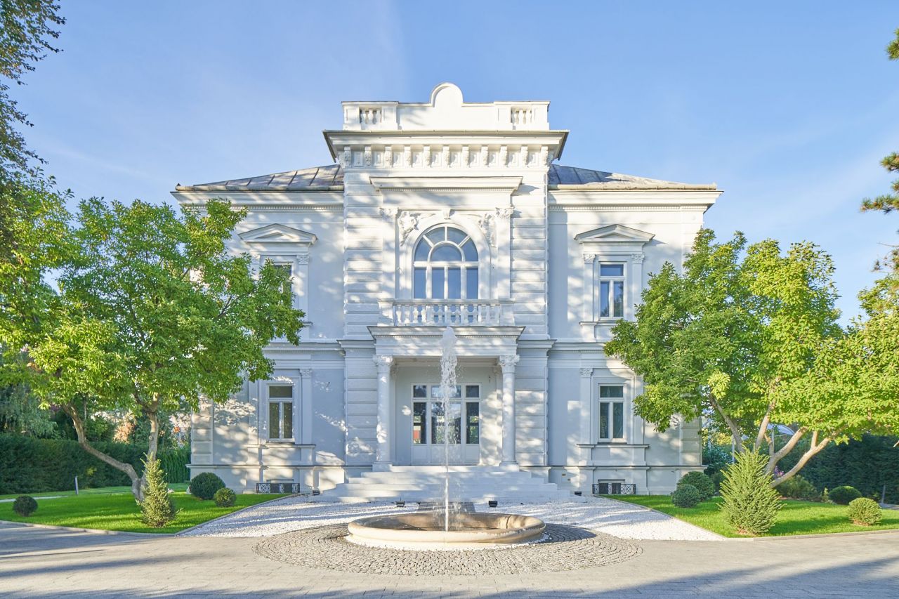 Villa in Vienna, Austria, 1 100 sq.m - picture 1