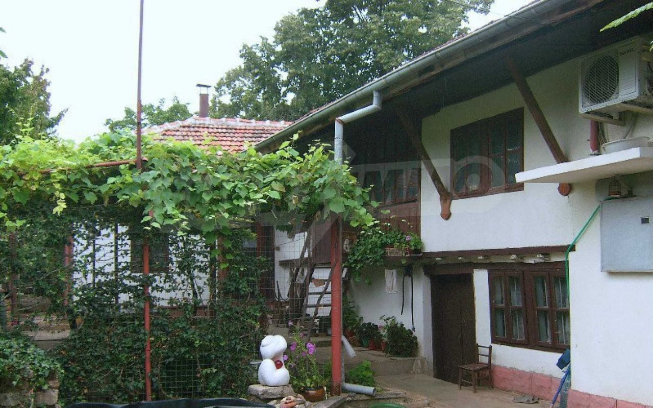 Haus in Velko Tarnovo, Bulgarien, 200 m2 - Foto 1