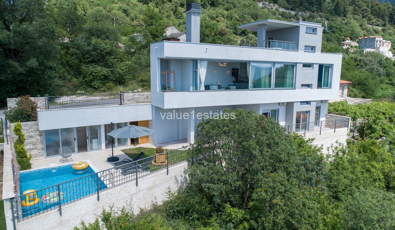 House in Tivat, Montenegro, 220 sq.m - picture 1