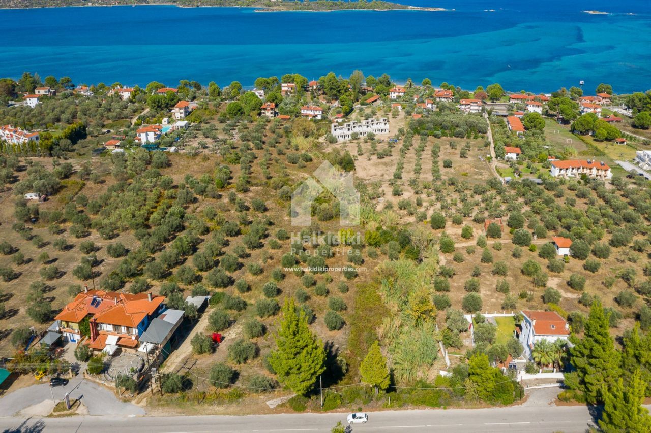 Land in Sithonia, Greece, 1 750 sq.m - picture 1