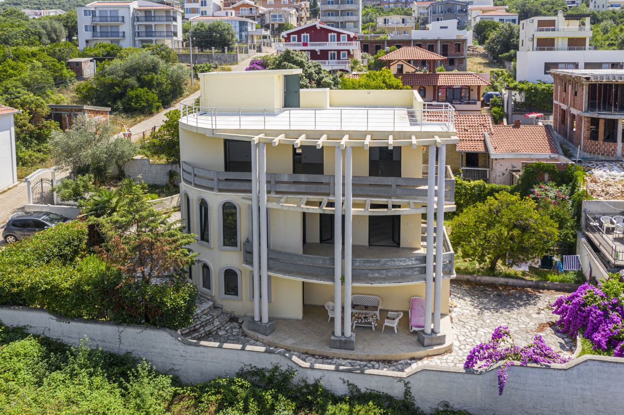 Villa in Vidicovac, Montenegro, 410 sq.m - picture 1