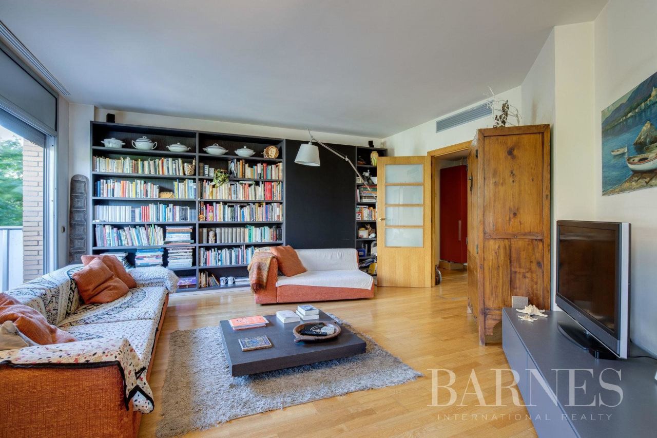 Flat in Barcelona, Spain, 139 sq.m - picture 1