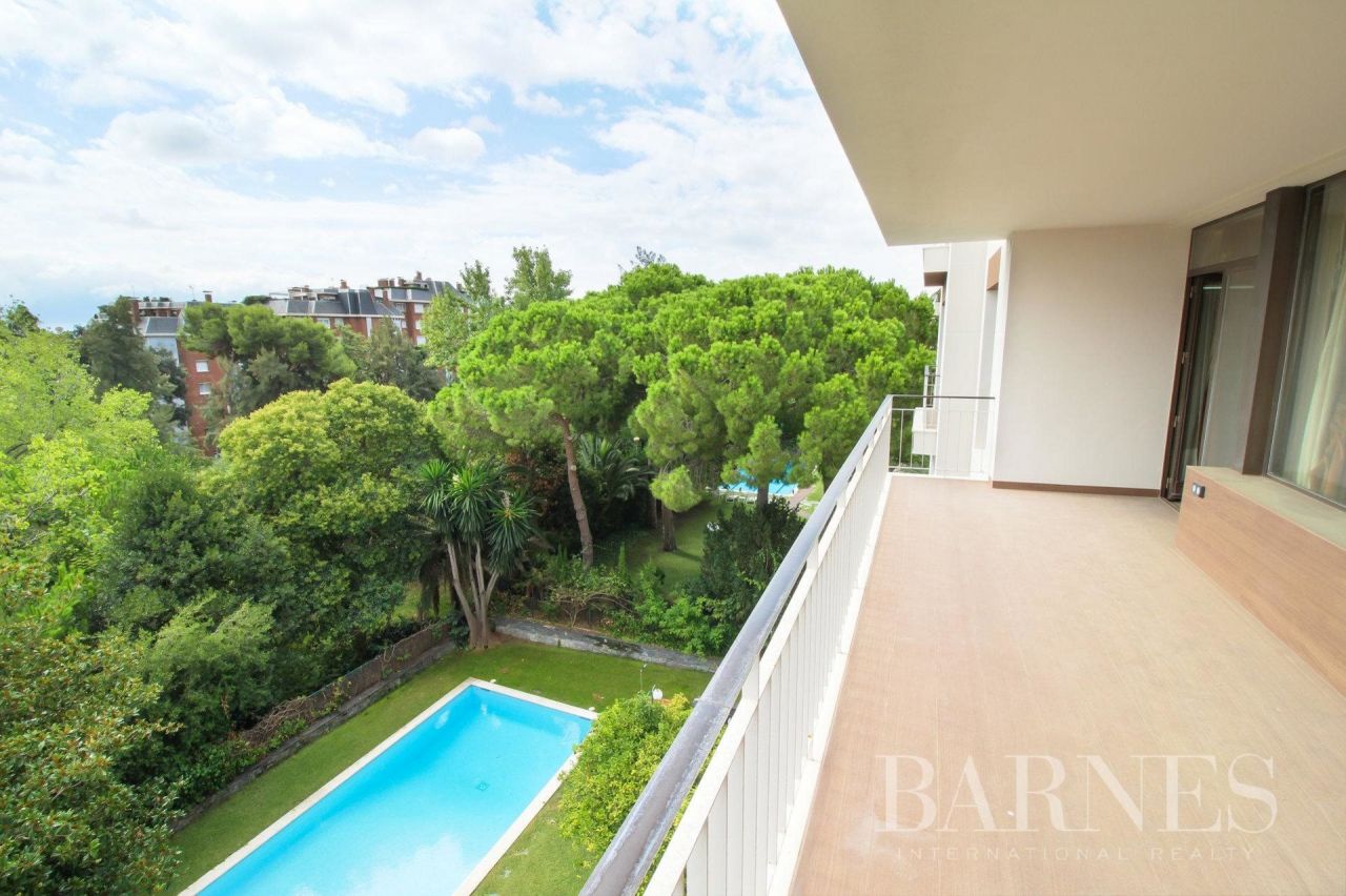 Flat in Barcelona, Spain, 285 sq.m - picture 1