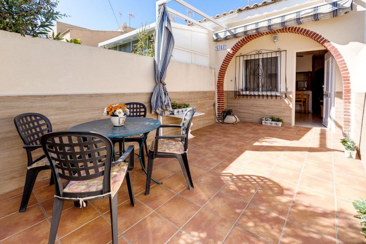 Bungalow in Torrevieja, Spain, 43 sq.m - picture 1