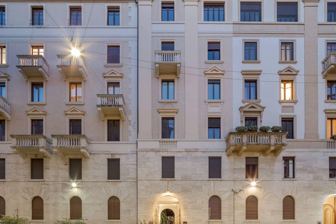 Apartamento en Milán, Italia, 428 m2 - imagen 1