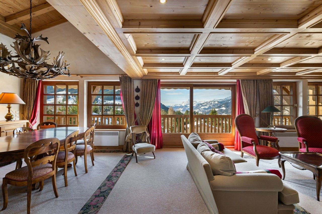 Flat in Megeve, France, 145 sq.m - picture 1
