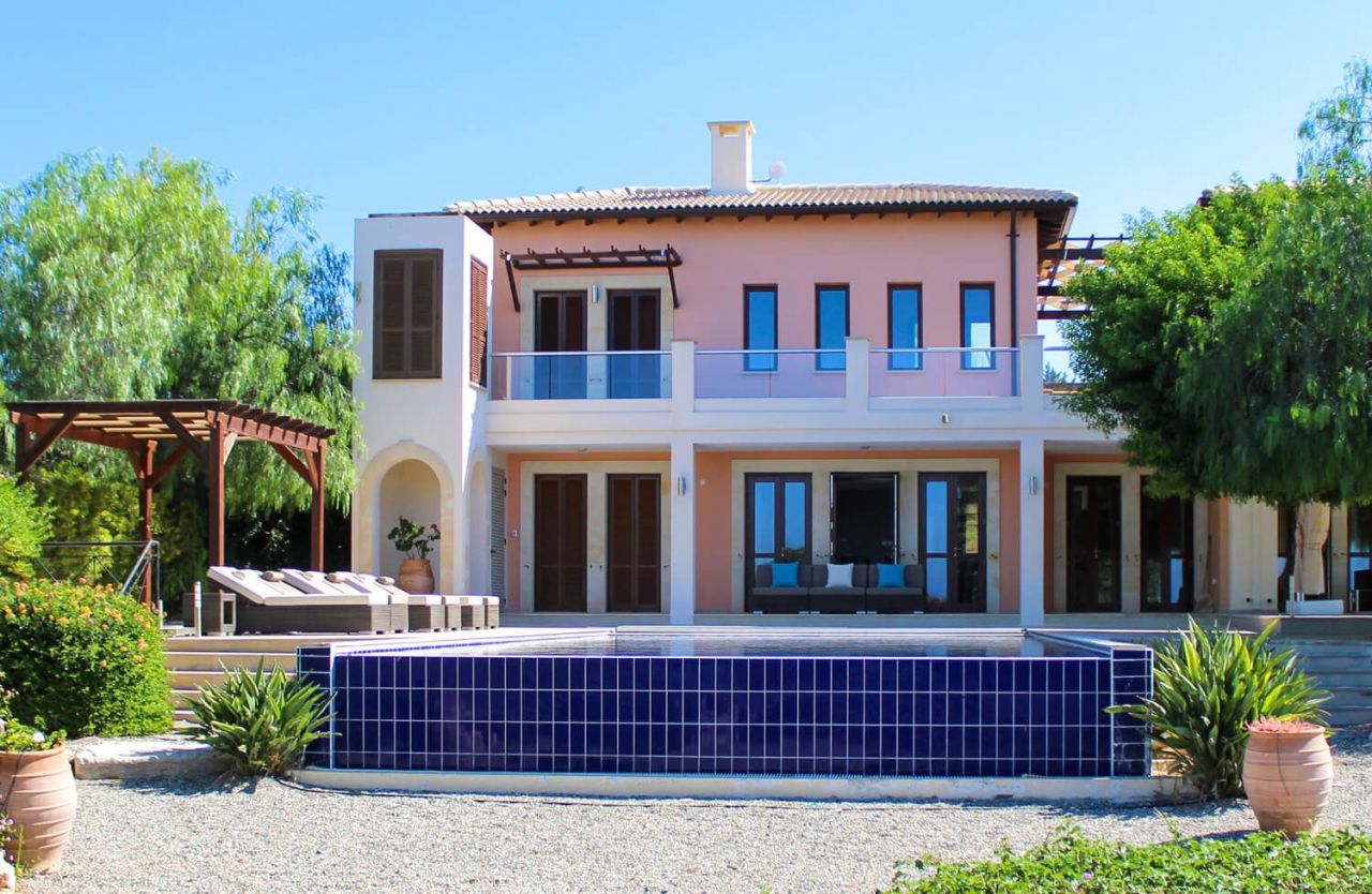 Villa in Paphos, Cyprus, 500 sq.m - picture 1