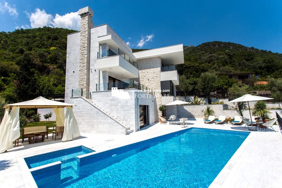Casa en Herceg-Novi, Montenegro, 323 m2 - imagen 1