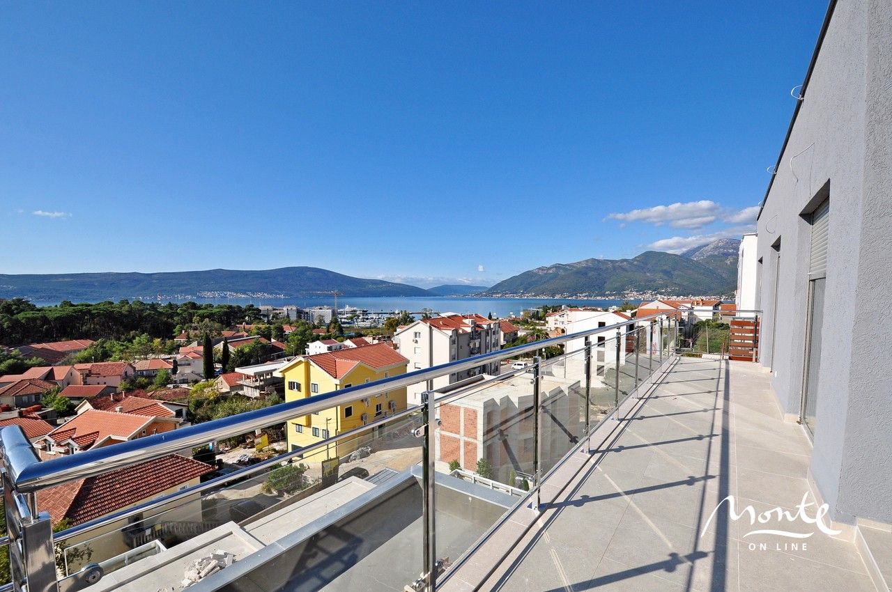 Penthouse in Tivat, Montenegro, 98 m2 - Foto 1
