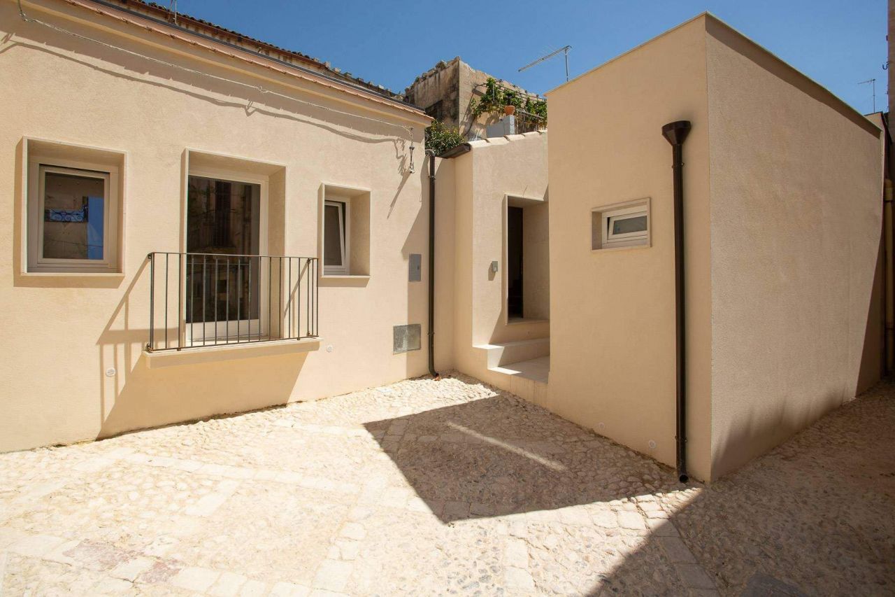 House in Noto, Italy, 74 sq.m - picture 1