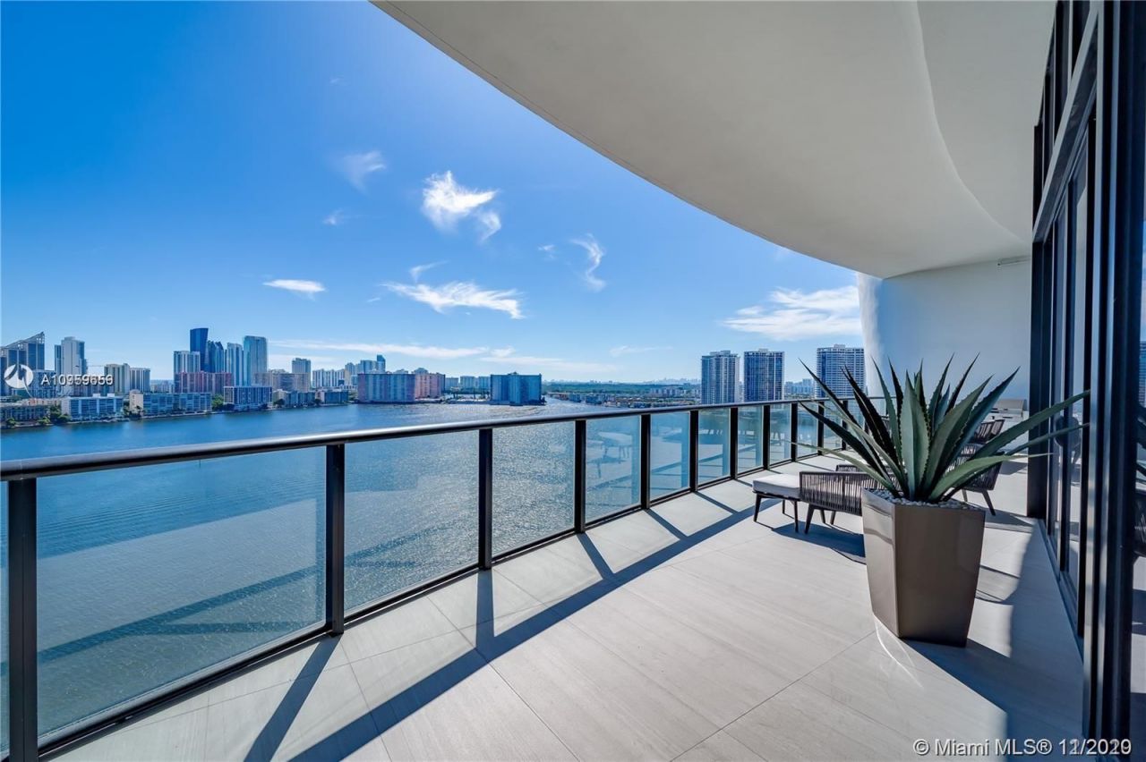 Penthouse à Miami, États-Unis, 400 m² - image 1