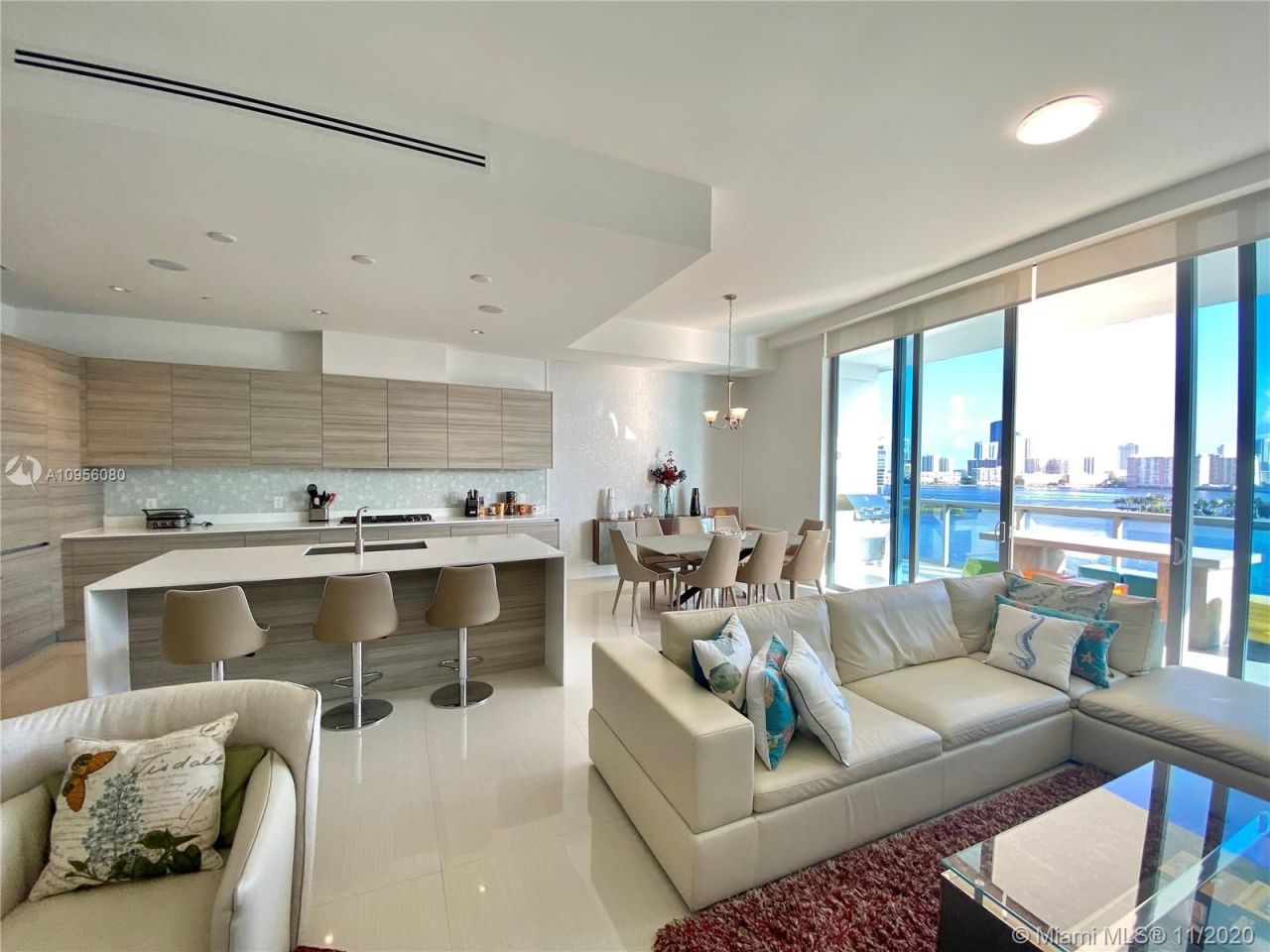 Penthouse in Miami, USA, 240 m² - picture 1