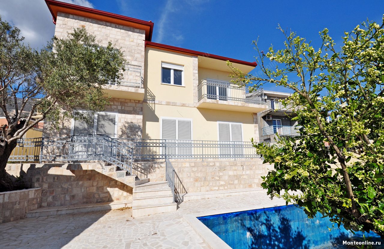 Villa in Becici, Montenegro, 215 sq.m - picture 1