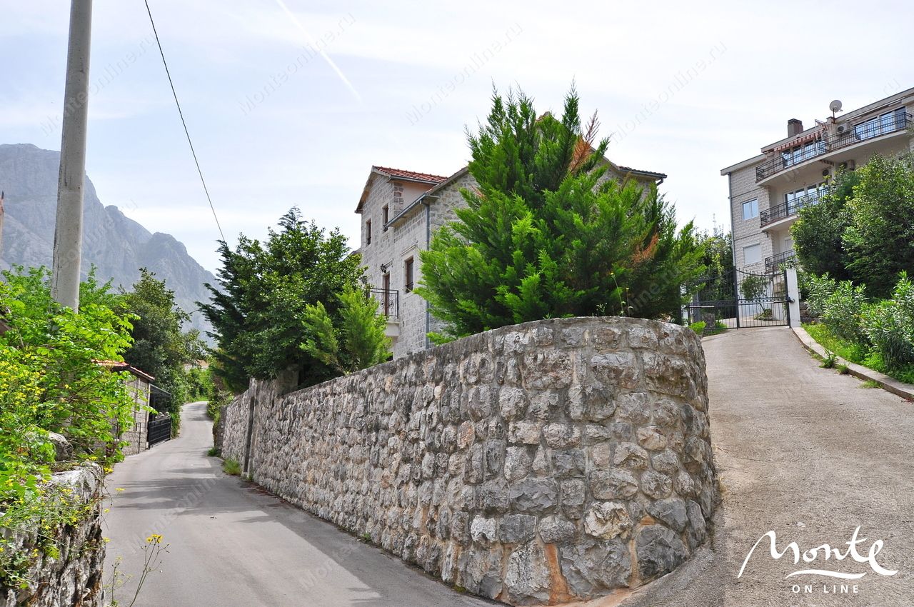 Villa in Prcanj, Montenegro, 500 sq.m - picture 1