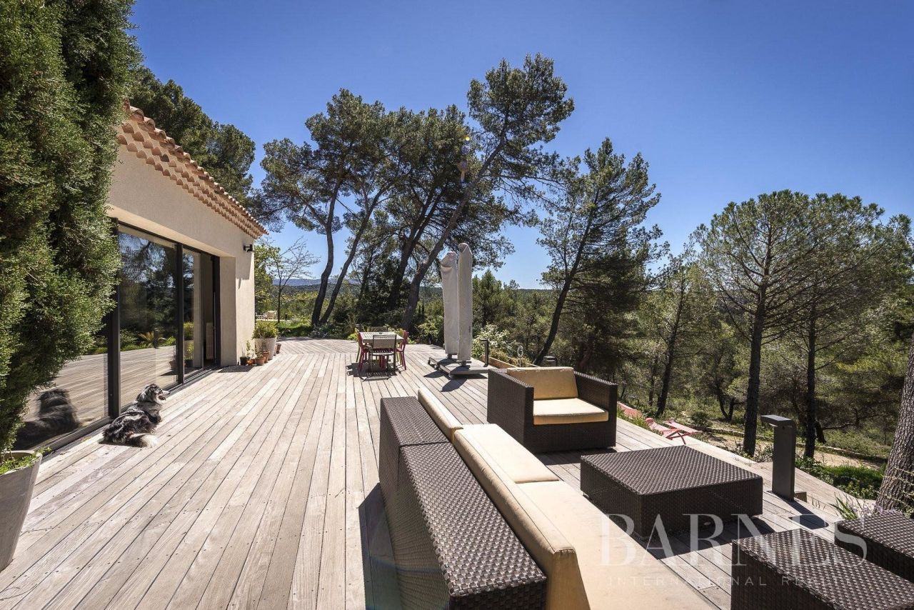 House in Aix-en-Provence, France, 330 sq.m - picture 1