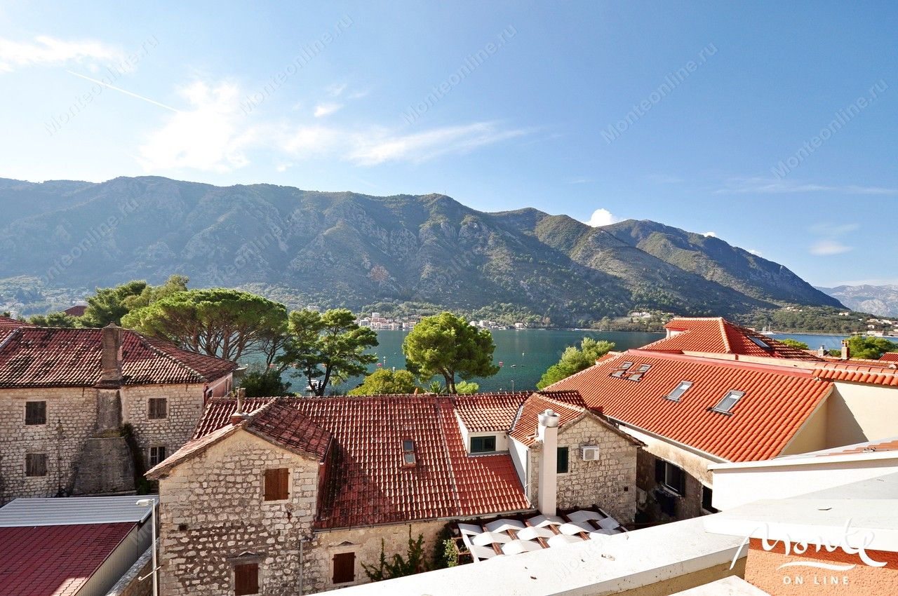 Penthouse in Dobrota, Montenegro, 71 sq.m - picture 1