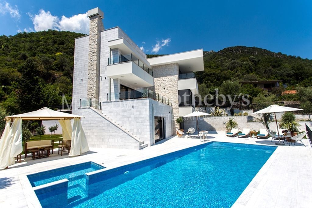 Villa in Denovici, Montenegro, 420 sq.m - picture 1