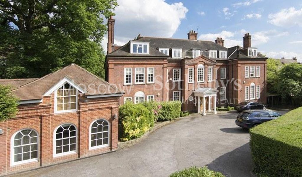 Villa in London, United Kingdom, 1 672 sq.m - picture 1