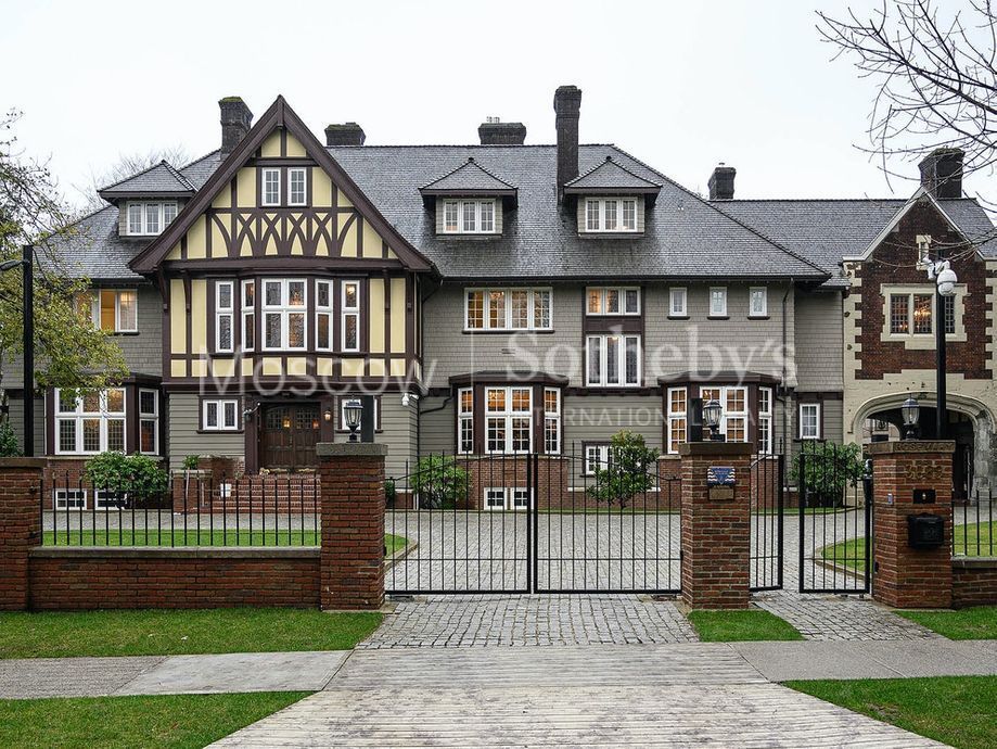 Mansion in Vancouver, Canada, 1 547 sq.m - picture 1