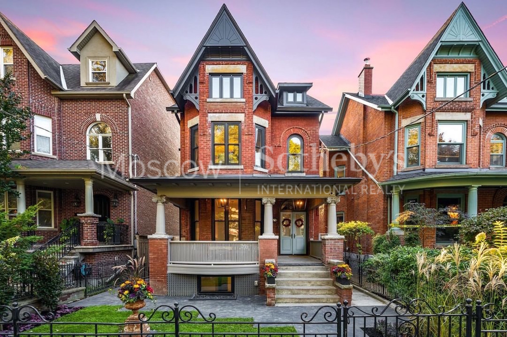 Casa adosada en Toronto, Canadá, 426 m2 - imagen 1