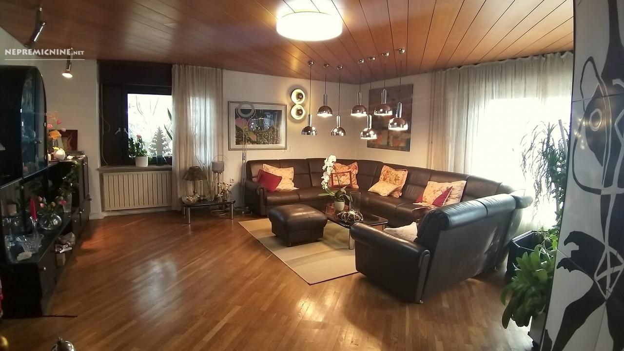 Casa en Brežice, Eslovenia, 239.3 m2 - imagen 1