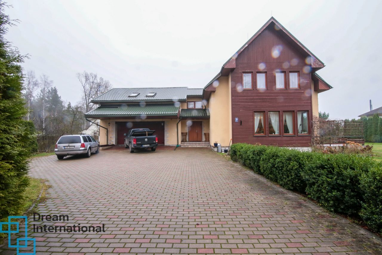 House in Jurmala, Latvia, 420 sq.m - picture 1