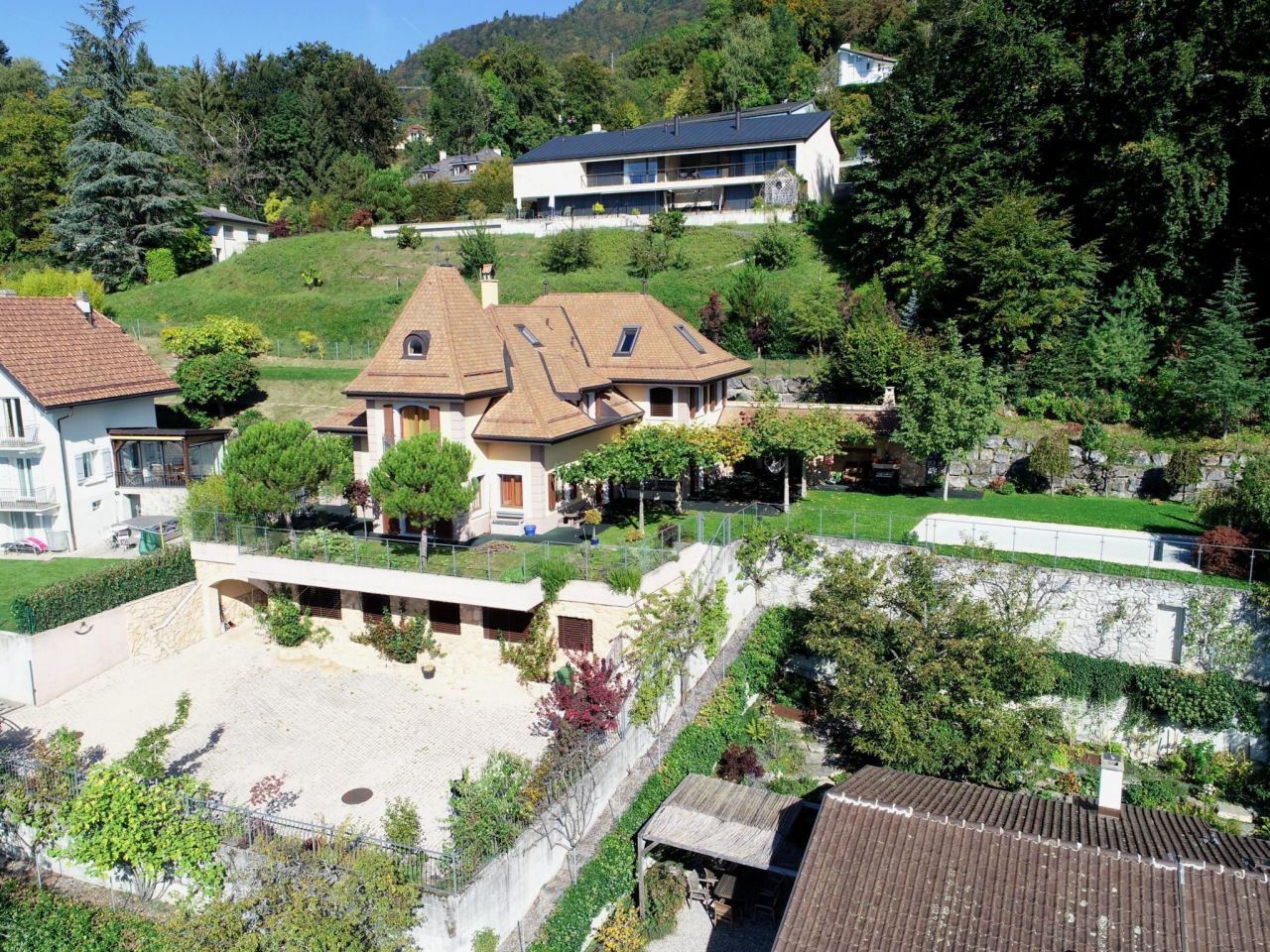 House Blonay, Switzerland, 450 sq.m - picture 1