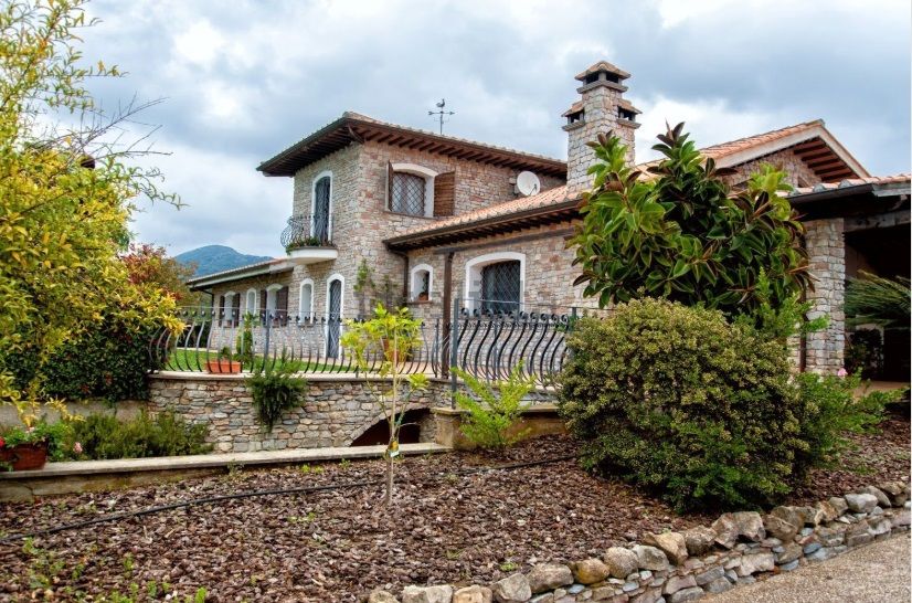 Villa in Cerveteri, Italy, 500 sq.m - picture 1