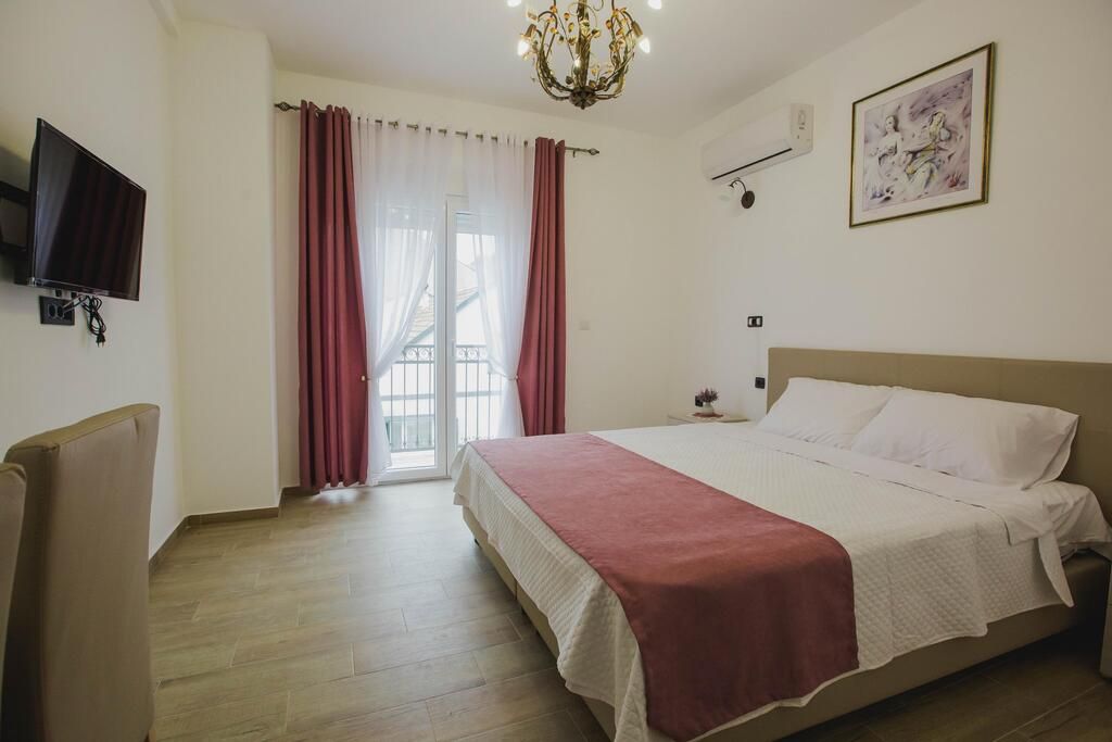 Hotel in Cetinje, Montenegro, 600 sq.m - picture 1