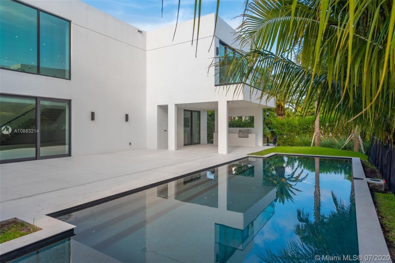 Villa en Miami, Estados Unidos, 700 m² - imagen 1