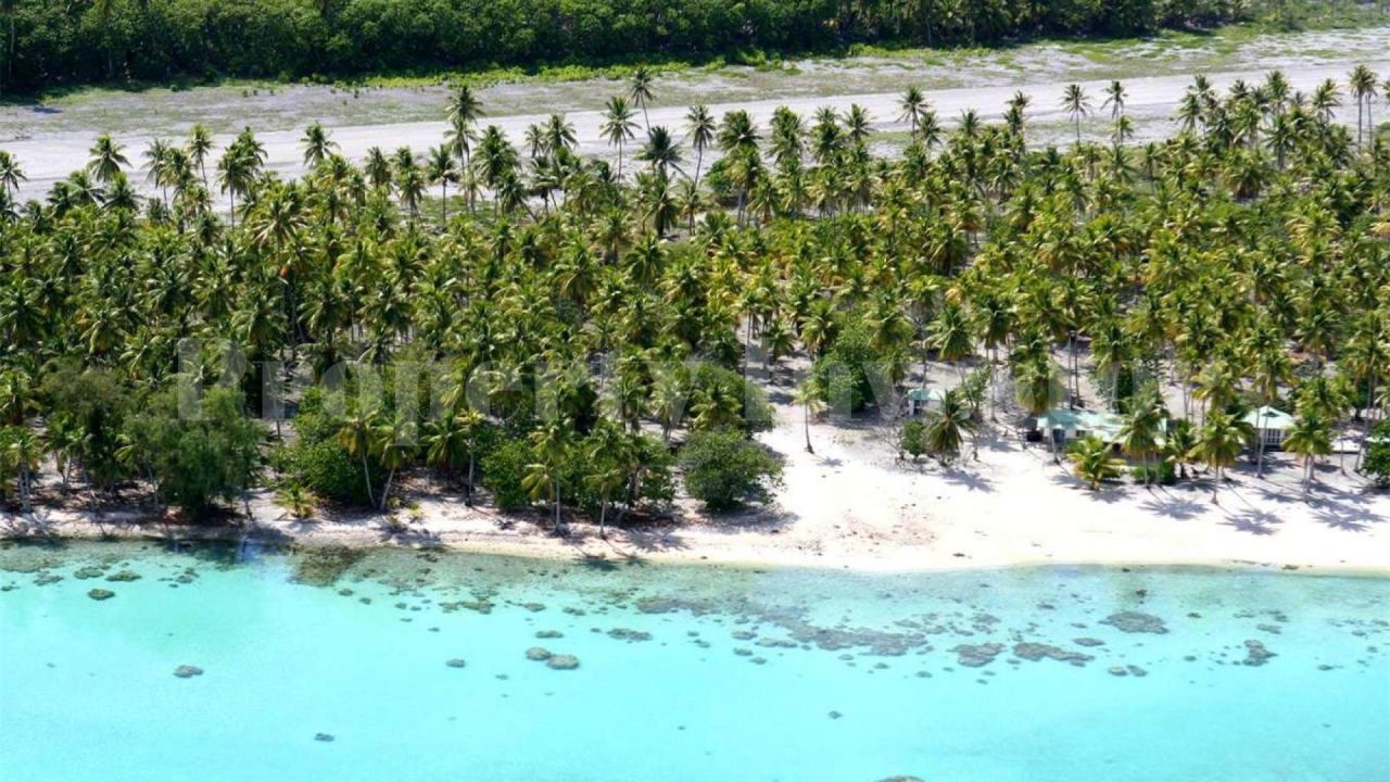 Island in Nengo Nengo, French Polynesia, 900 hectares - picture 1