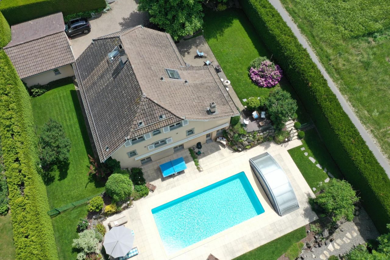House Le Mont-sur-Lausanne, Switzerland, 371 sq.m - picture 1