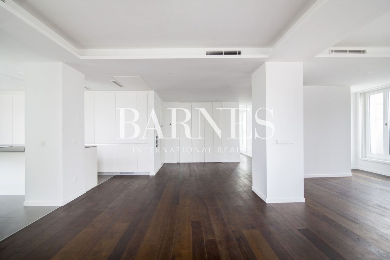 Flat in Madrid, Spain, 120 sq.m - picture 1