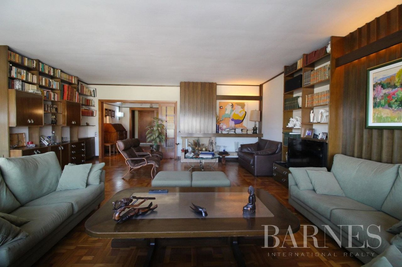 Flat in Barcelona, Spain, 338.5 sq.m - picture 1