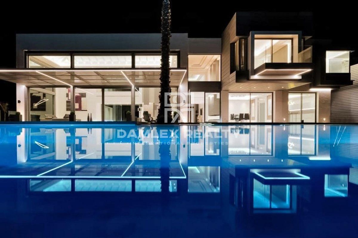 Villa in Marbella, Spanien, 1 046 m2 - Foto 1