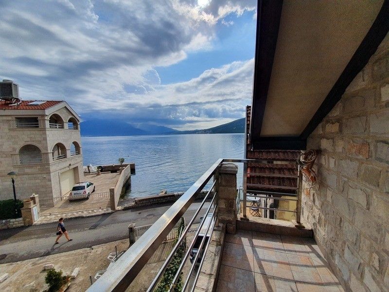 Haus in Herceg-Novi, Montenegro, 96 m2 - Foto 1