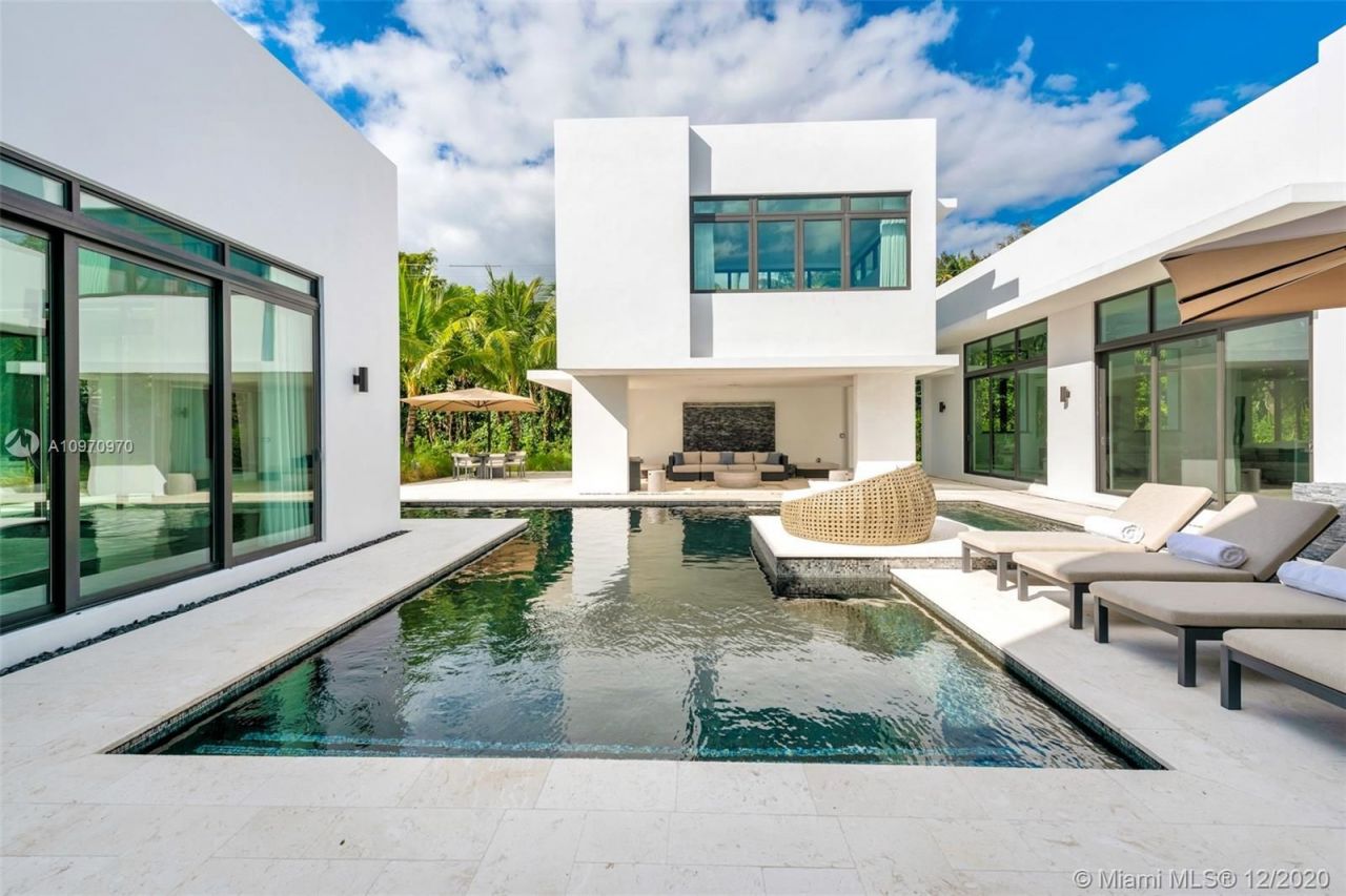 Villa in Miami, USA, 550 sq.m - picture 1