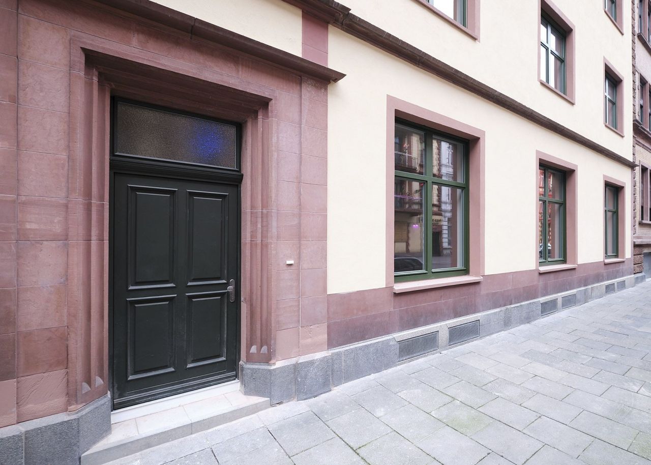 Shop in Frankfurt-am-Main, Germany, 128.32 sq.m - picture 1