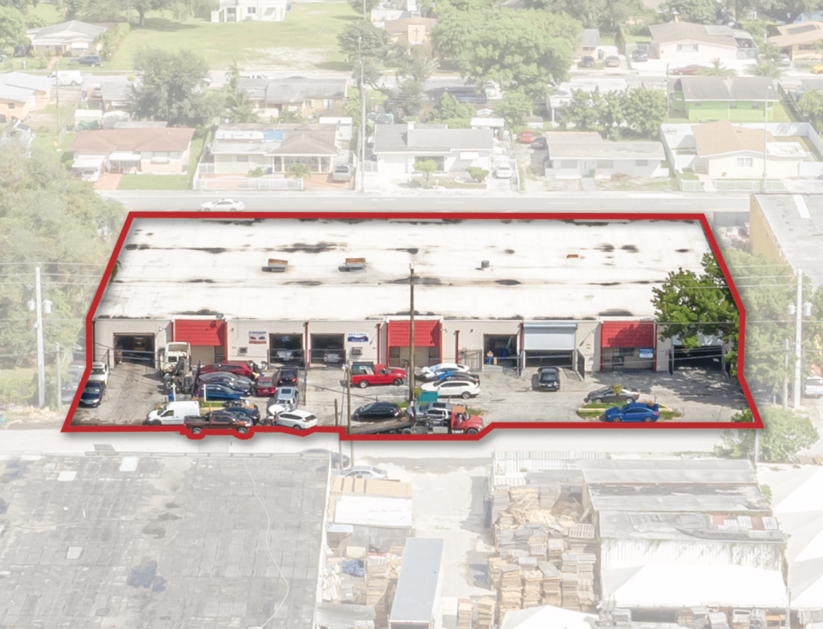Commercial property in Miami, USA, 2 400 sq.m - picture 1