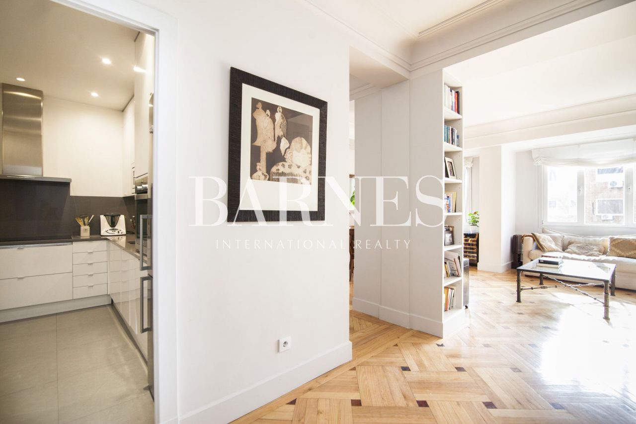 Flat in Madrid, Spain, 140 sq.m - picture 1