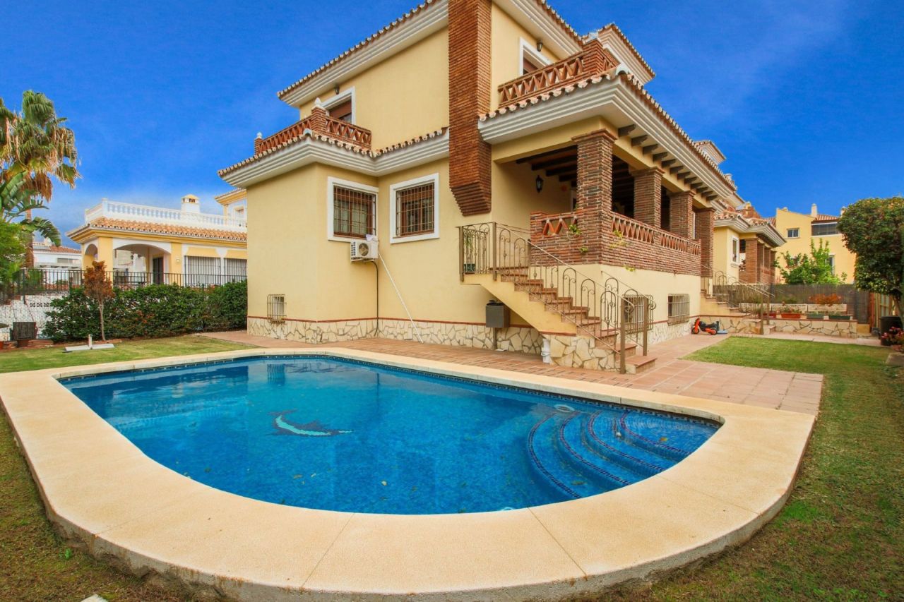 Villa in Mijas, Spain, 346 sq.m - picture 1