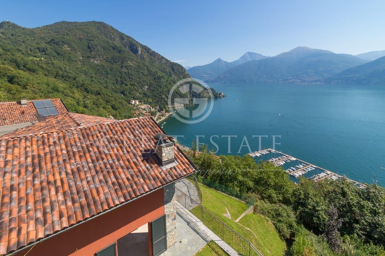 Villa on Lake Como, Italy, 280 sq.m - picture 1